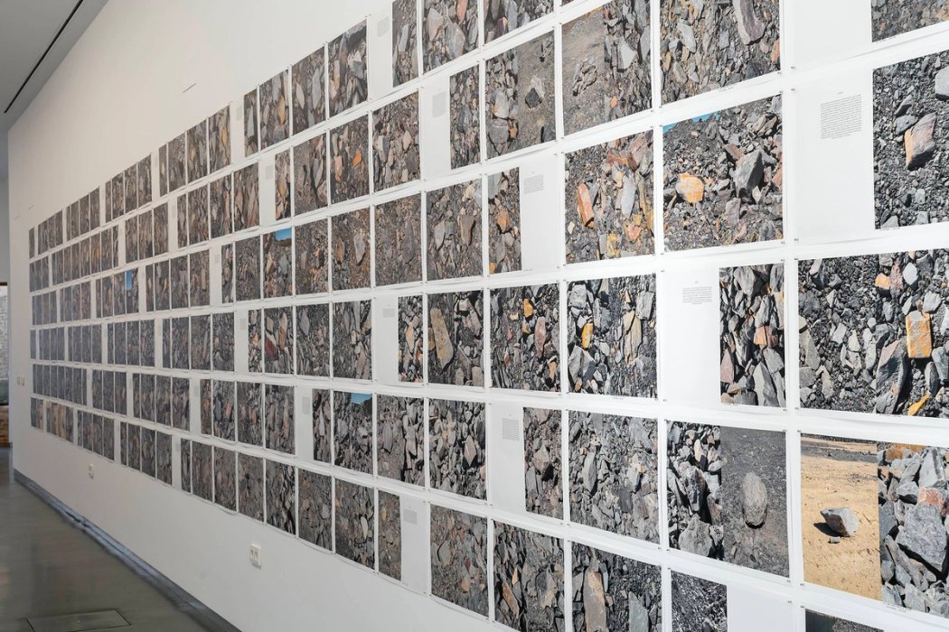 Jorge Yeregui_Instalación_Escritura de las piedras_2024_1