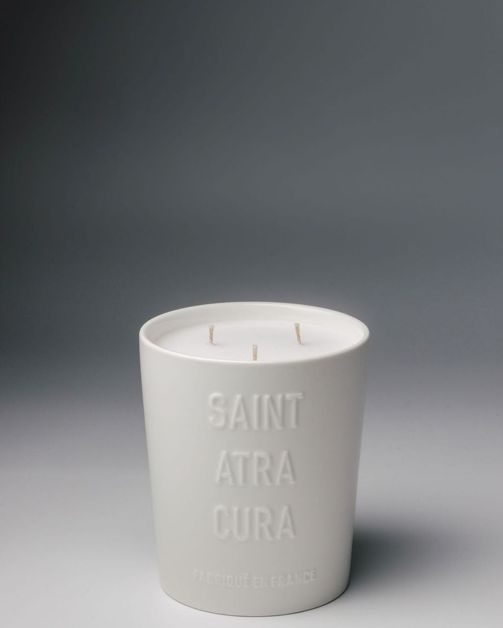 Saint Atra Cura Grande Bougie Cannabis Laurier full gloss ceramic candle, handcrafted luxury fragrance French Alps