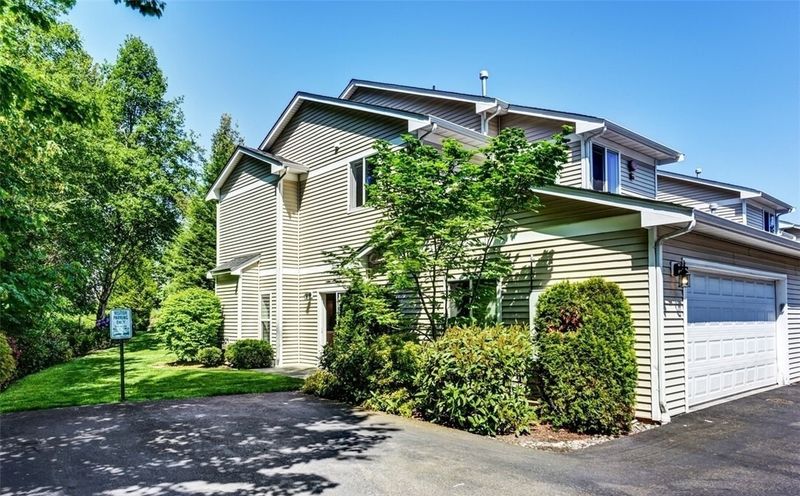 Benson Hill Area Townhouse