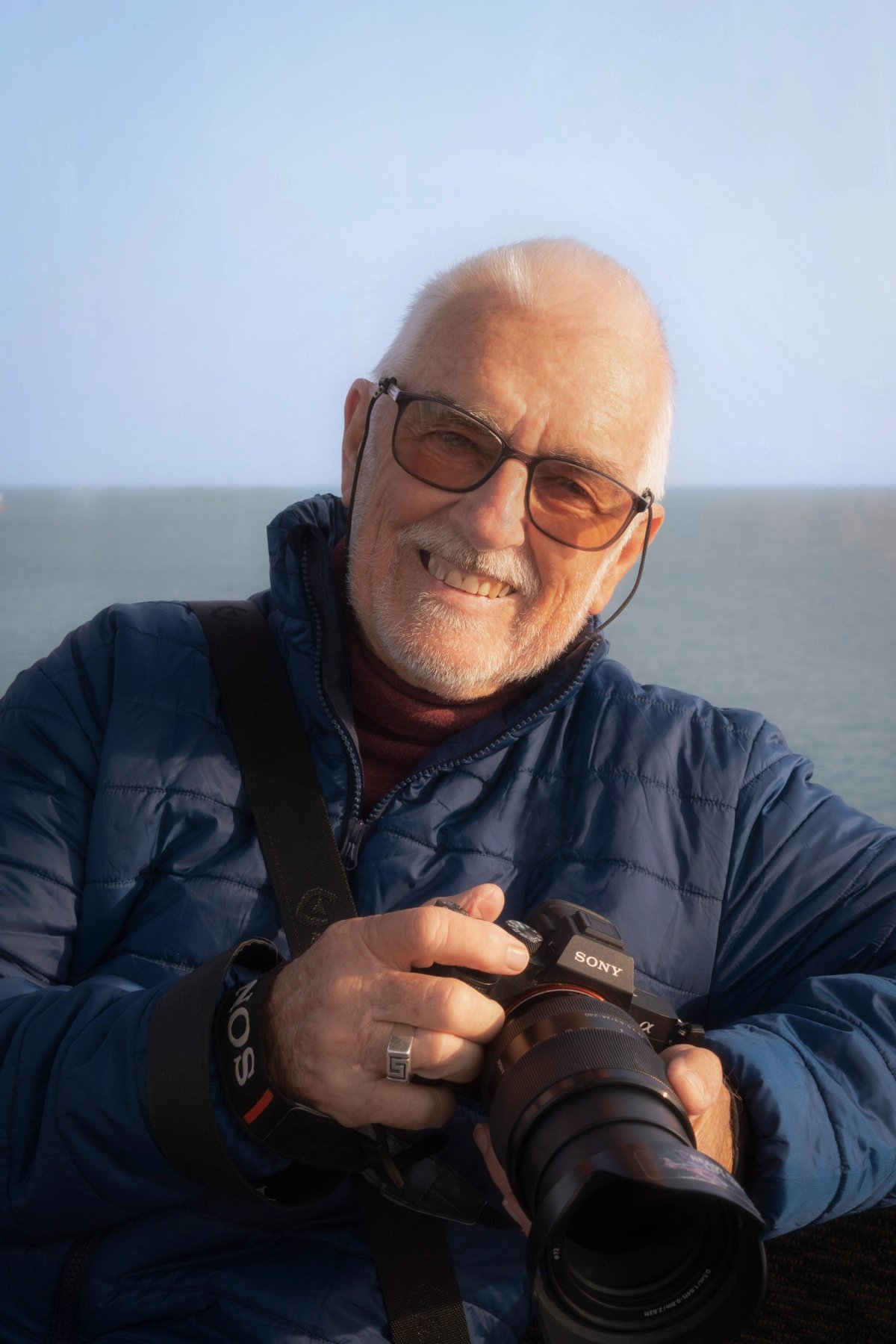 Len Phillips photographing while travelling 1