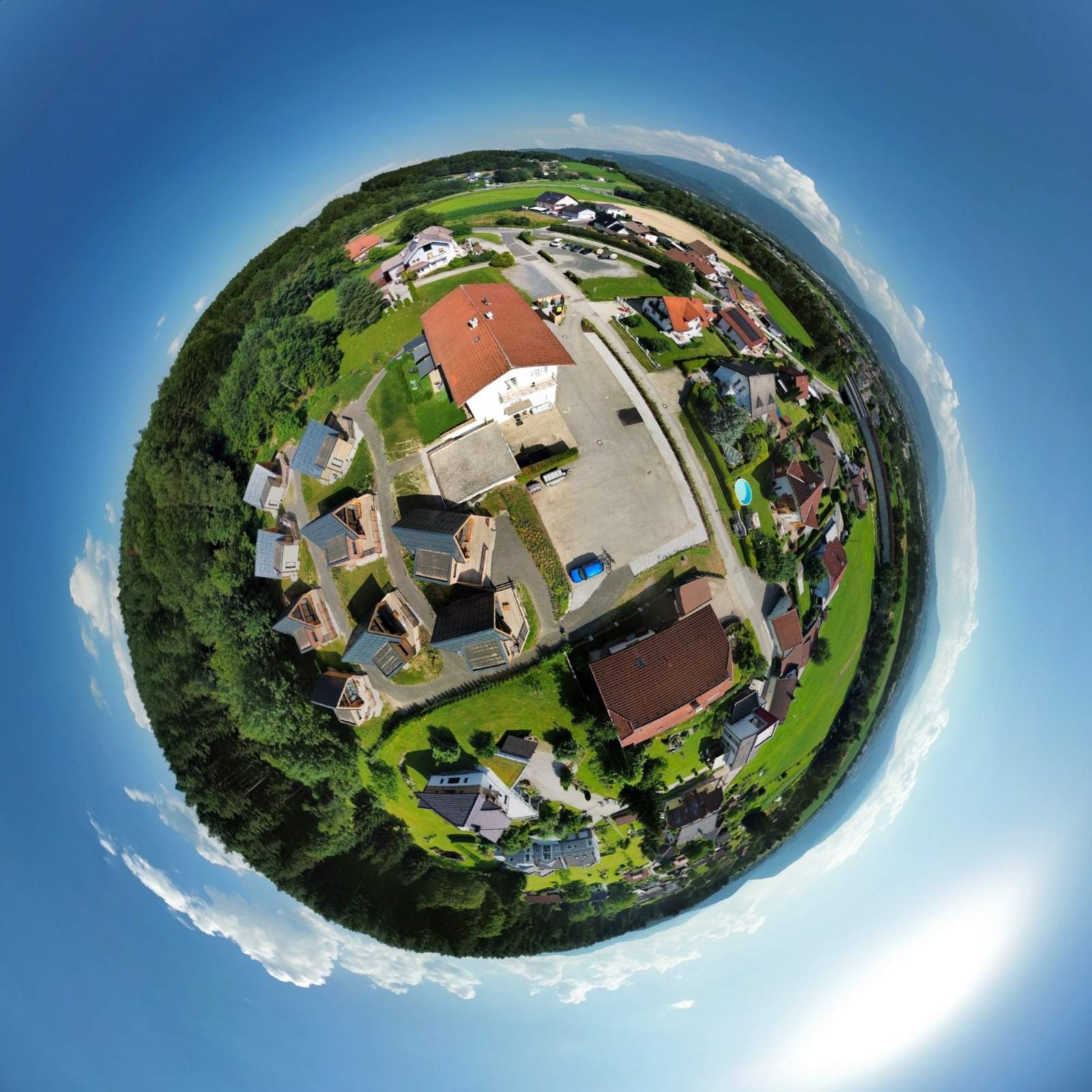 Umgebung mit Parkplatz