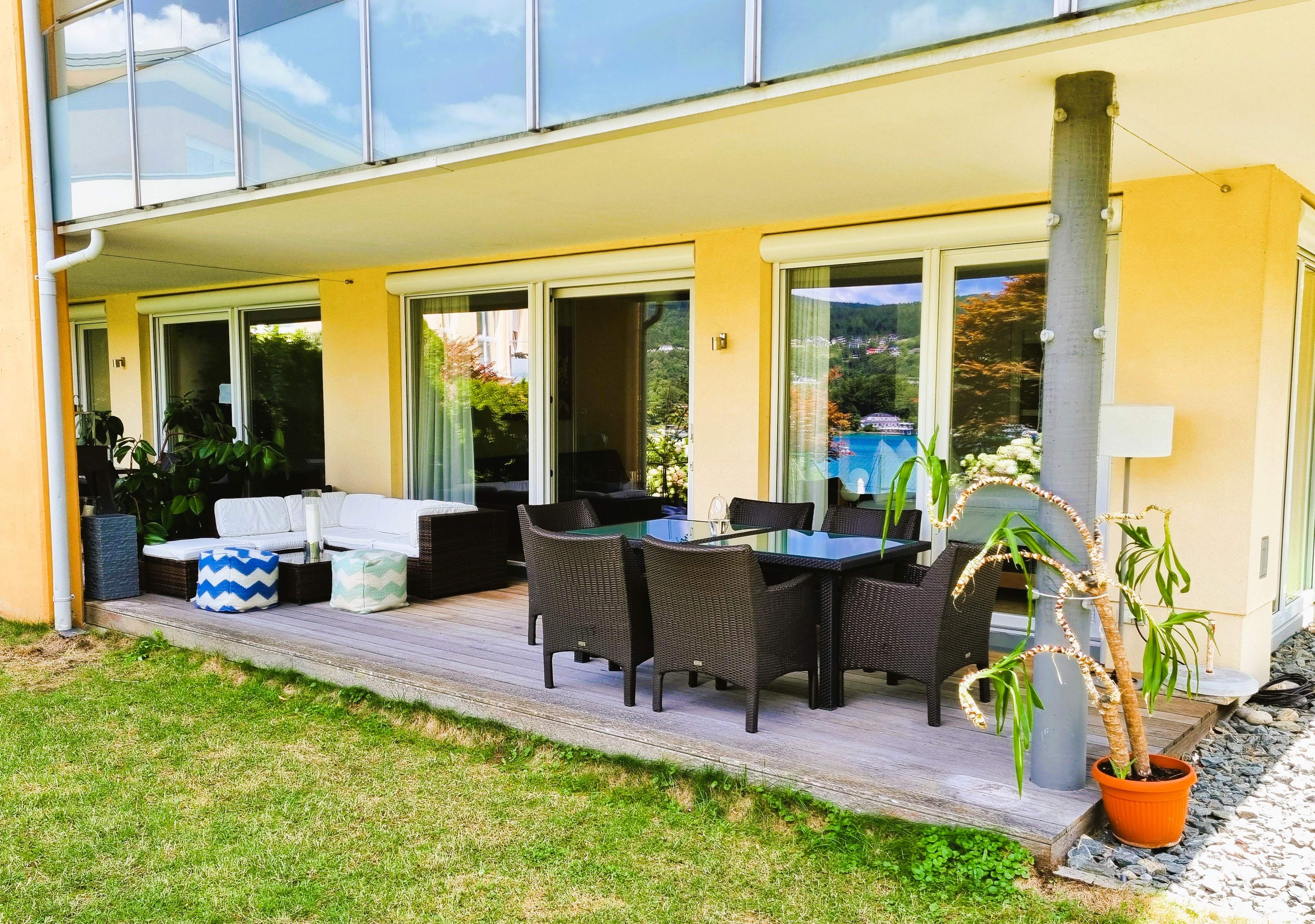 terrace with lounge and sitting area