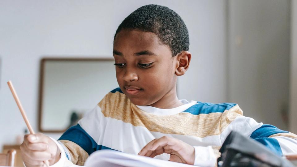 Kid practicing math 
