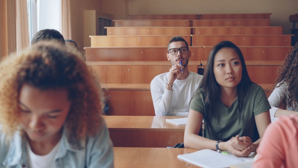 Illustration showing AI and human tutors collaborating to provide personalized learning