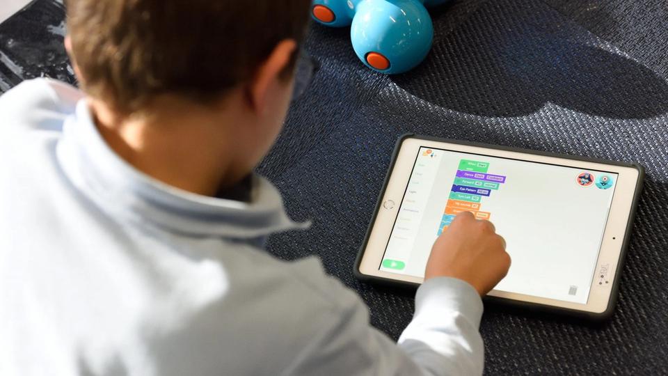 Kid with tablet 