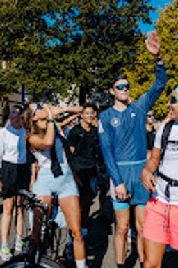 Mariona supporting the runners from the bicycle at "The Last 10 Miles"