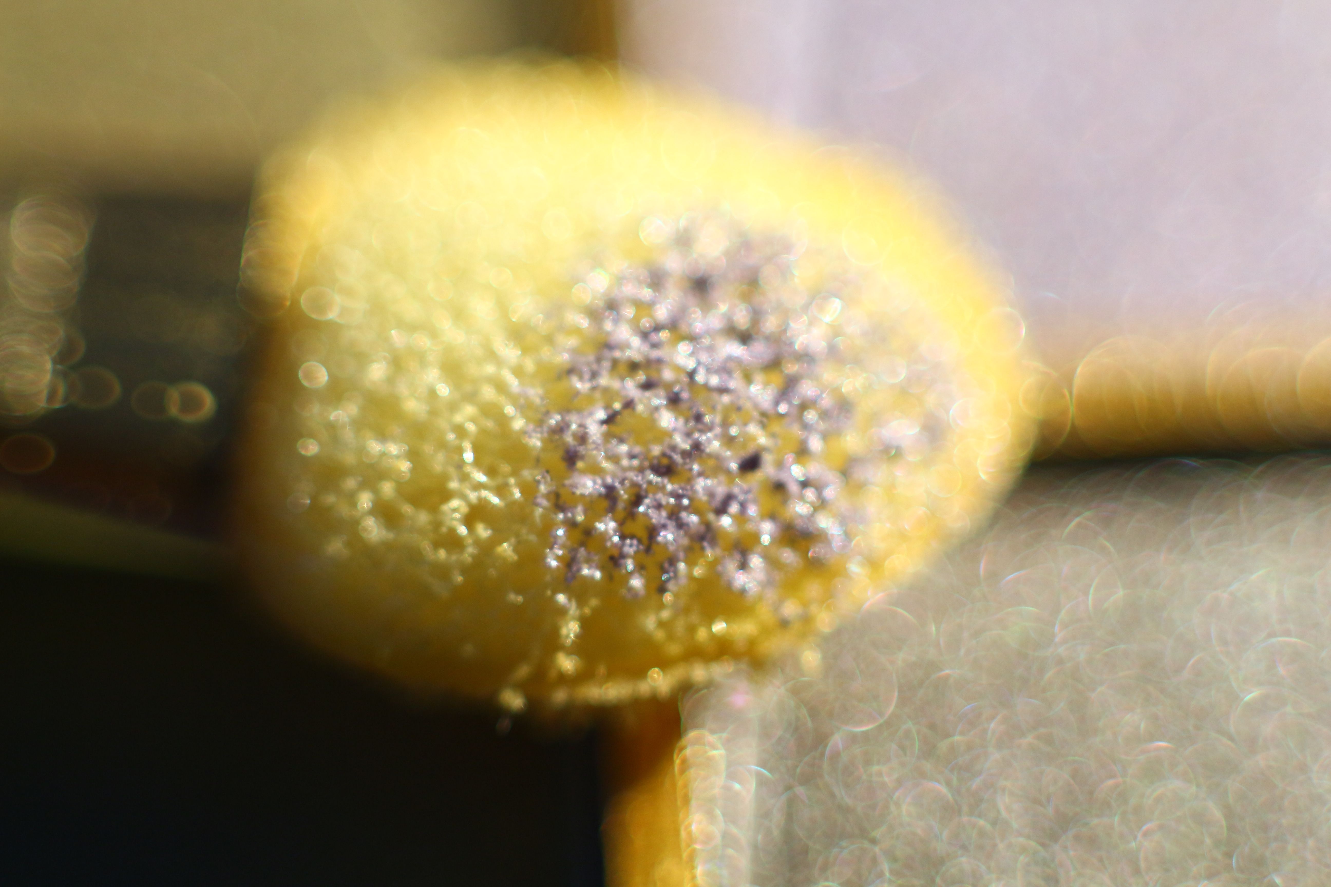 Да преборим работния ден с доза самоуверие, или да се насладим на вечерите със самочувствие, гримът е нашето меко оръжие и сила.