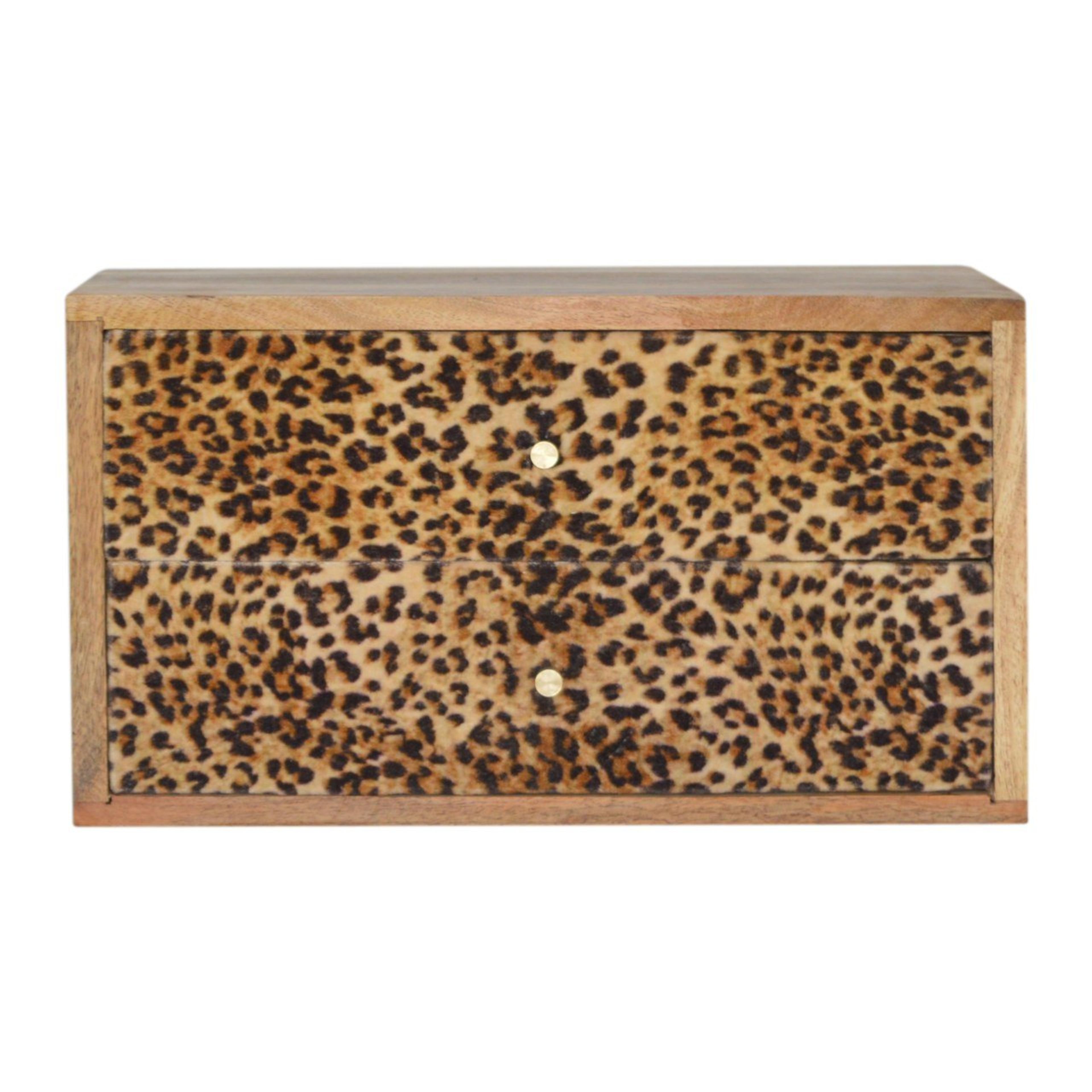 Väggmonterat sängbord i ljust mangoträ med lådfronter i leopardmönster