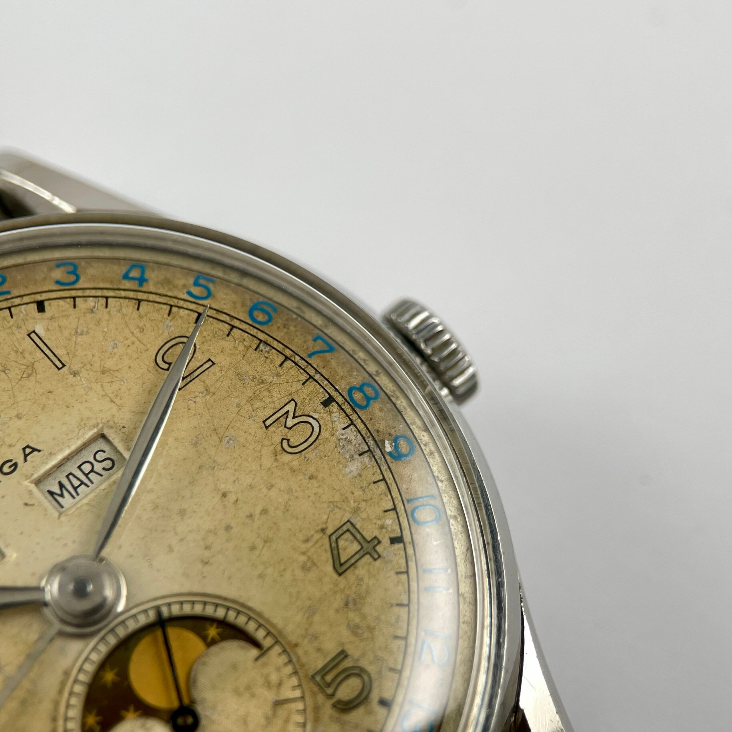 Omega Cosmic Triple Date Moon Phase, photo 8 of 13