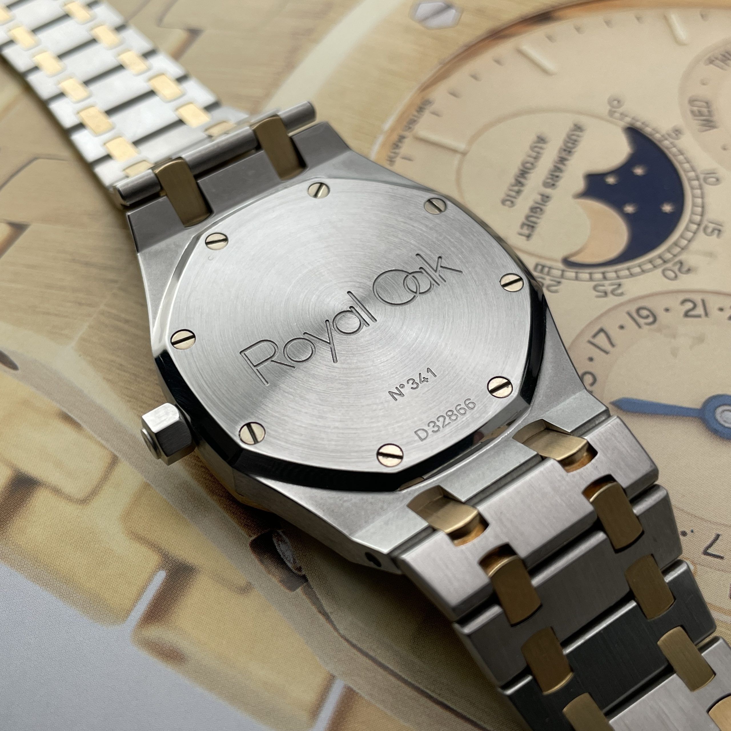 Audemars Piguet Royal Oak ‘Dual Time’ 25730SA, photo 17 of 18