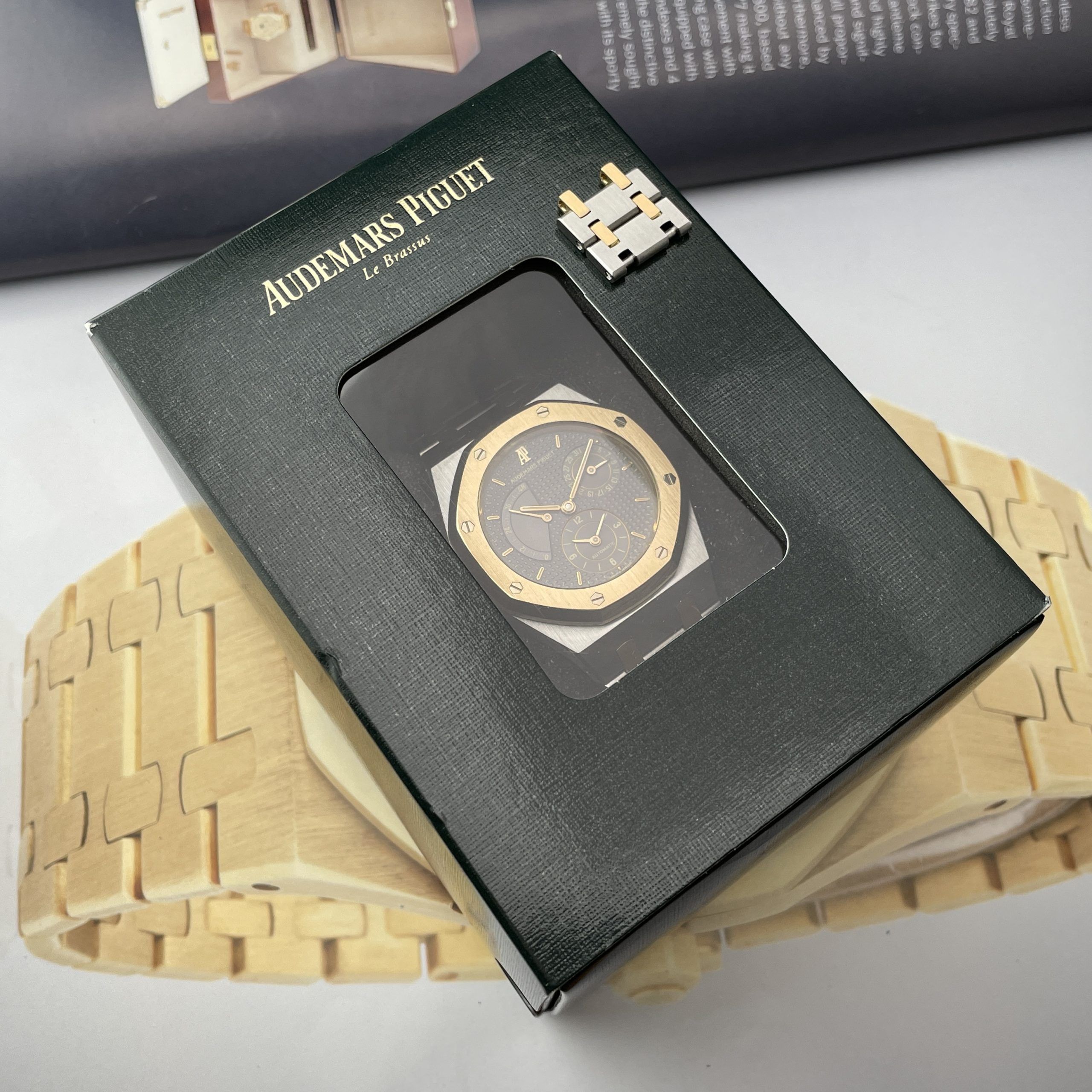 Audemars Piguet Royal Oak ‘Dual Time’ 25730SA, photo 18 of 18