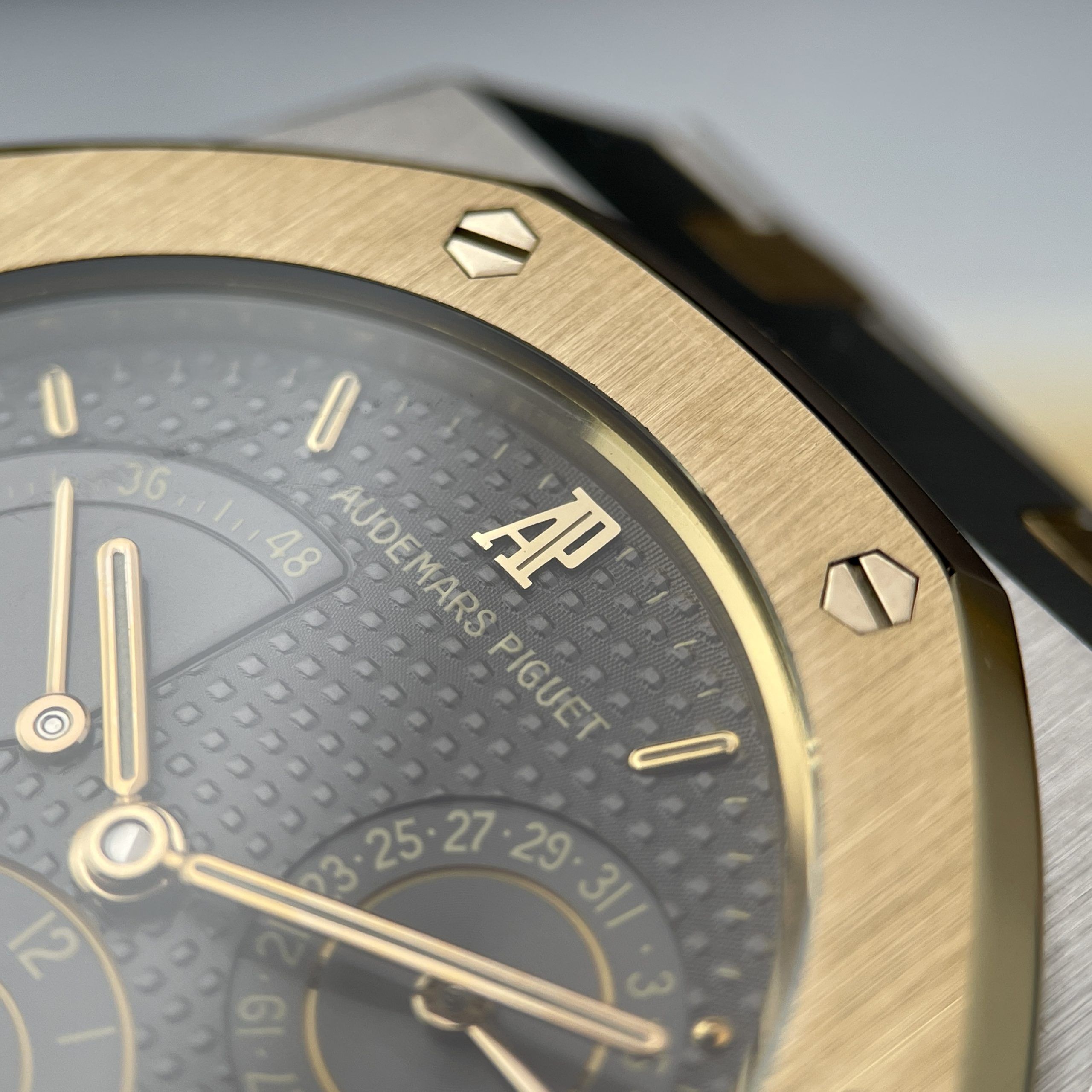 Audemars Piguet Royal Oak ‘Dual Time’ 25730SA, photo 2 of 18
