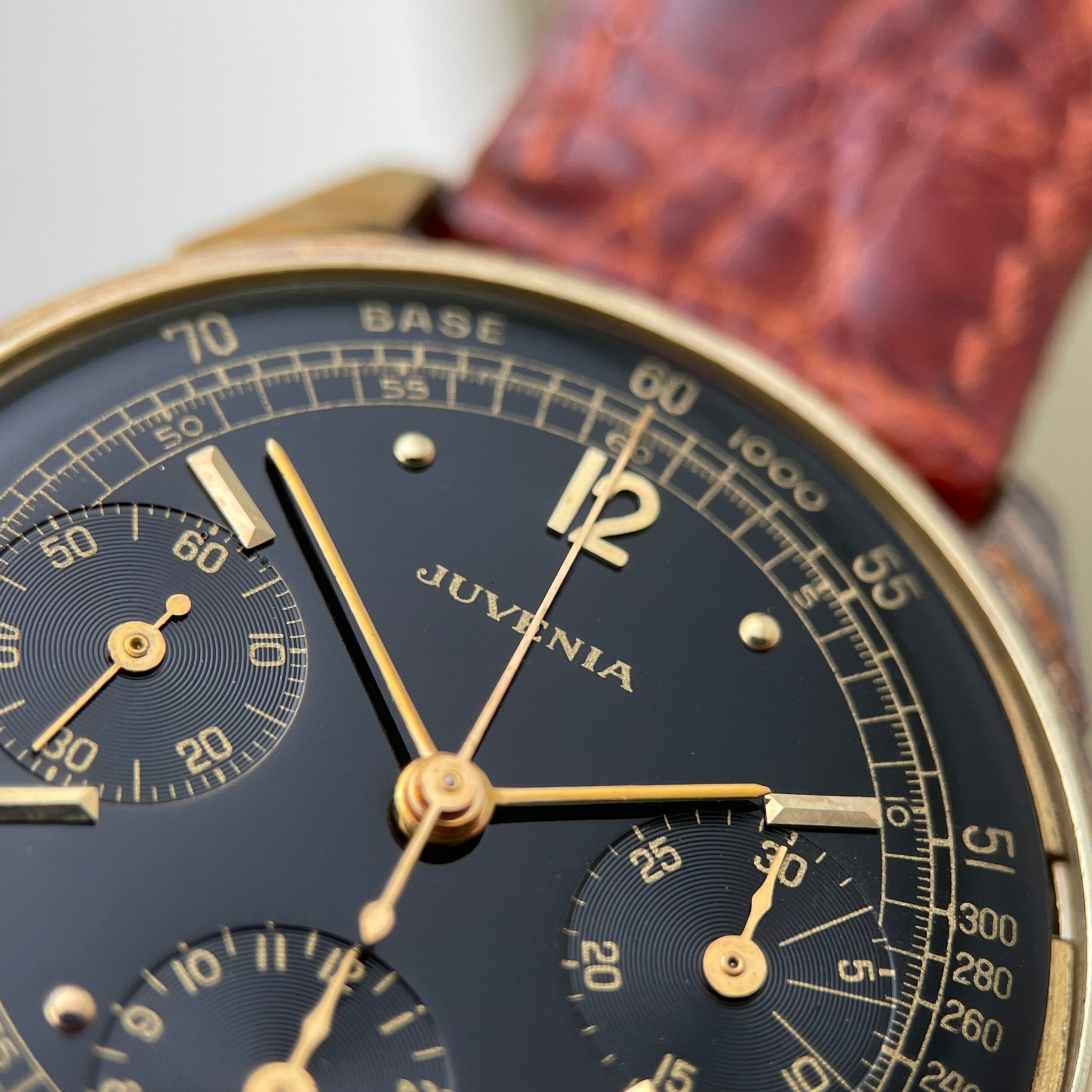 Juvenia Black Gilt Dial, photo 2 of 18