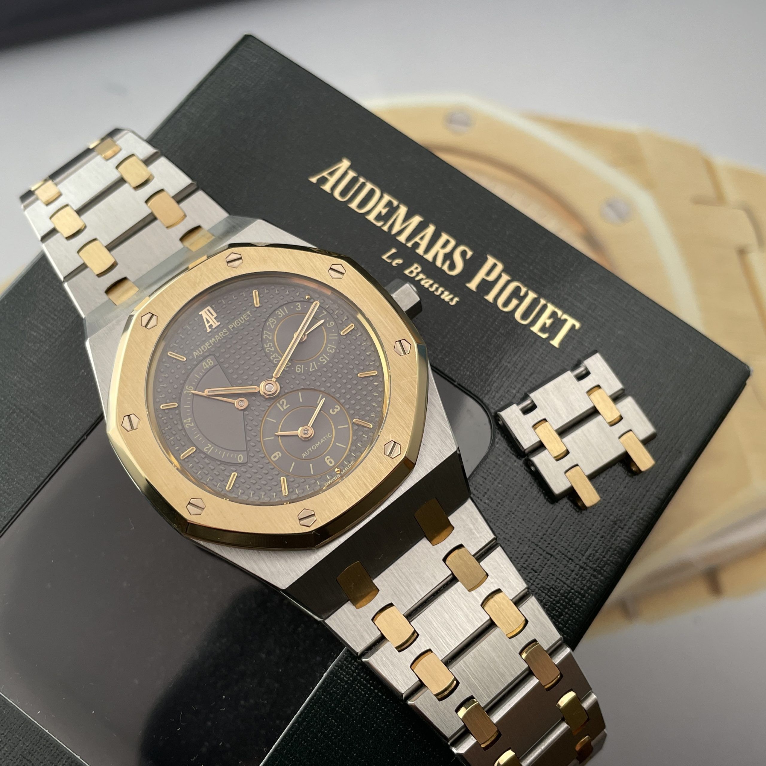 Audemars Piguet Royal Oak ‘Dual Time’ 25730SA, photo 10 of 18