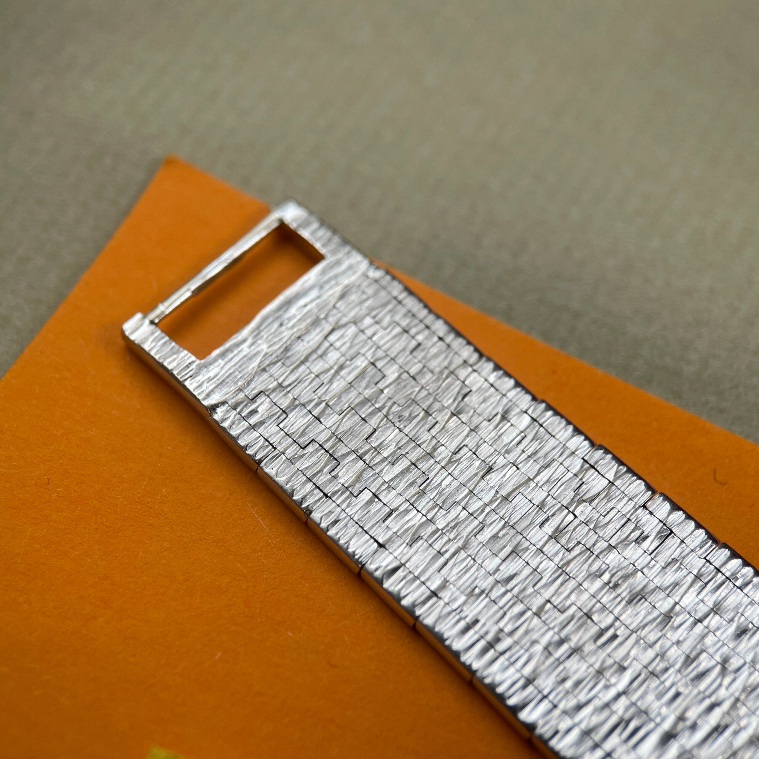 Piaget Diamond Onyx Dial in ‘Bark Finish’, photo 15 of 15