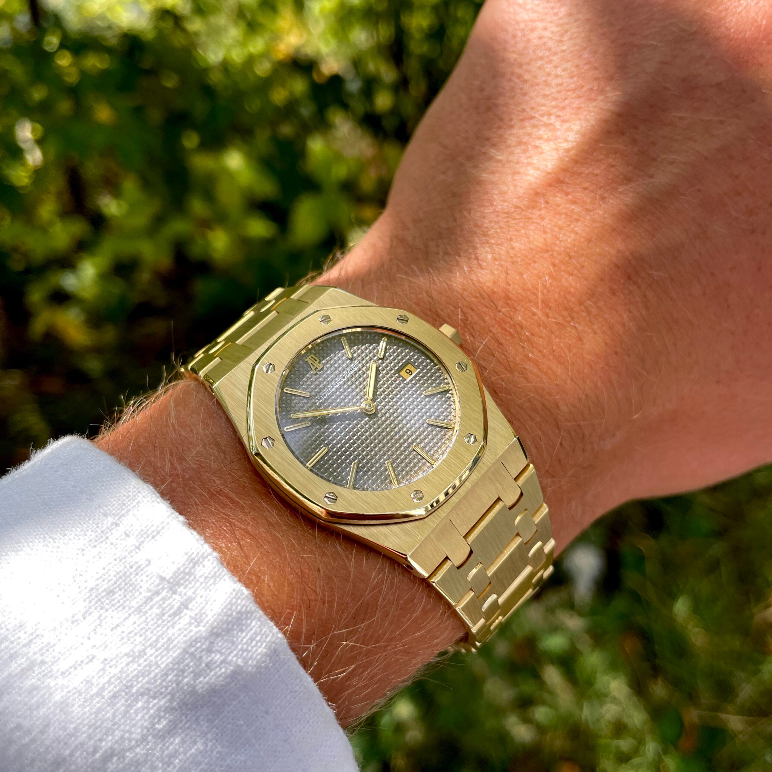 Audemars Piguet Royal Oak Yellow Gold Grey Tapisserie, photo 4 of 14