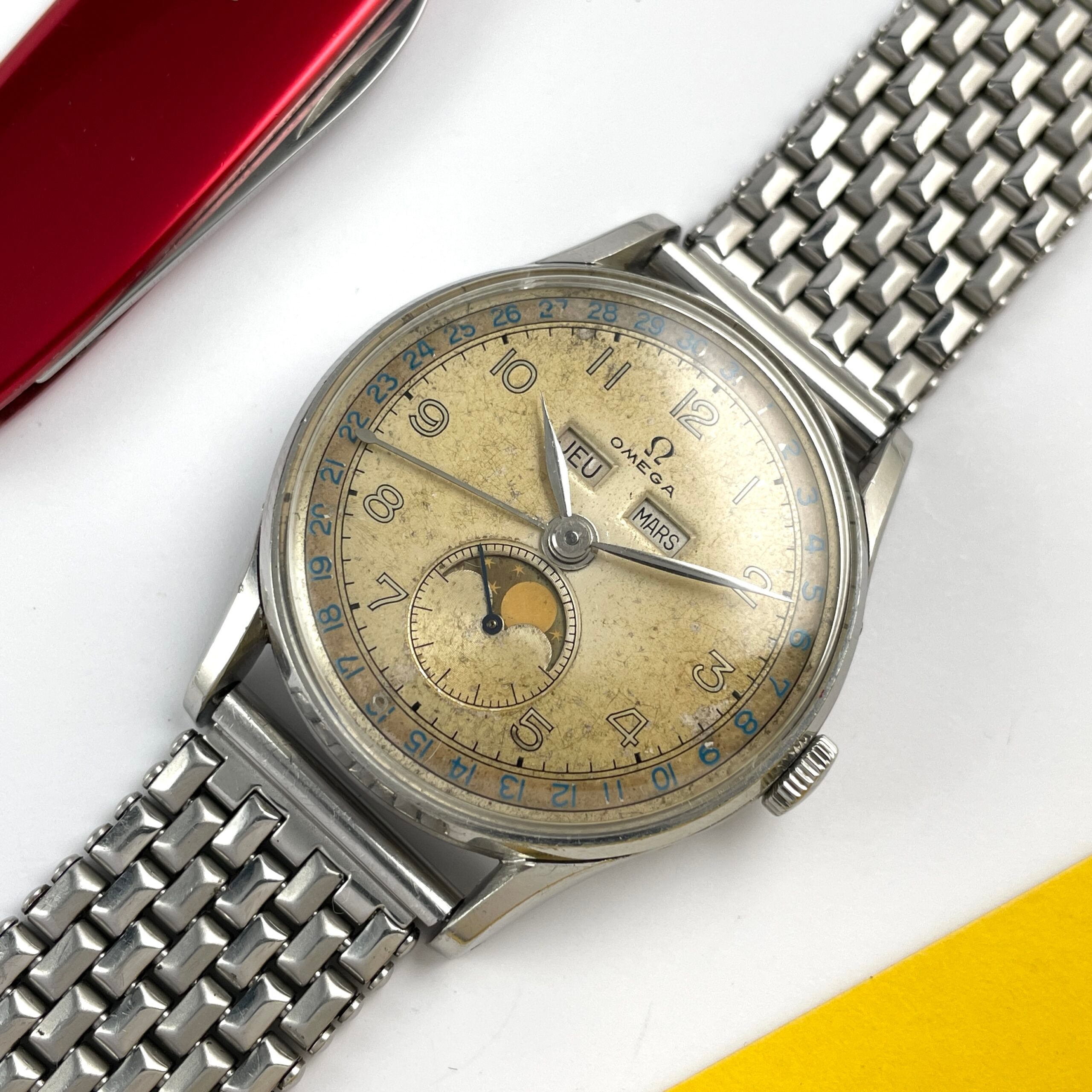 Omega Cosmic Triple Date Moon Phase