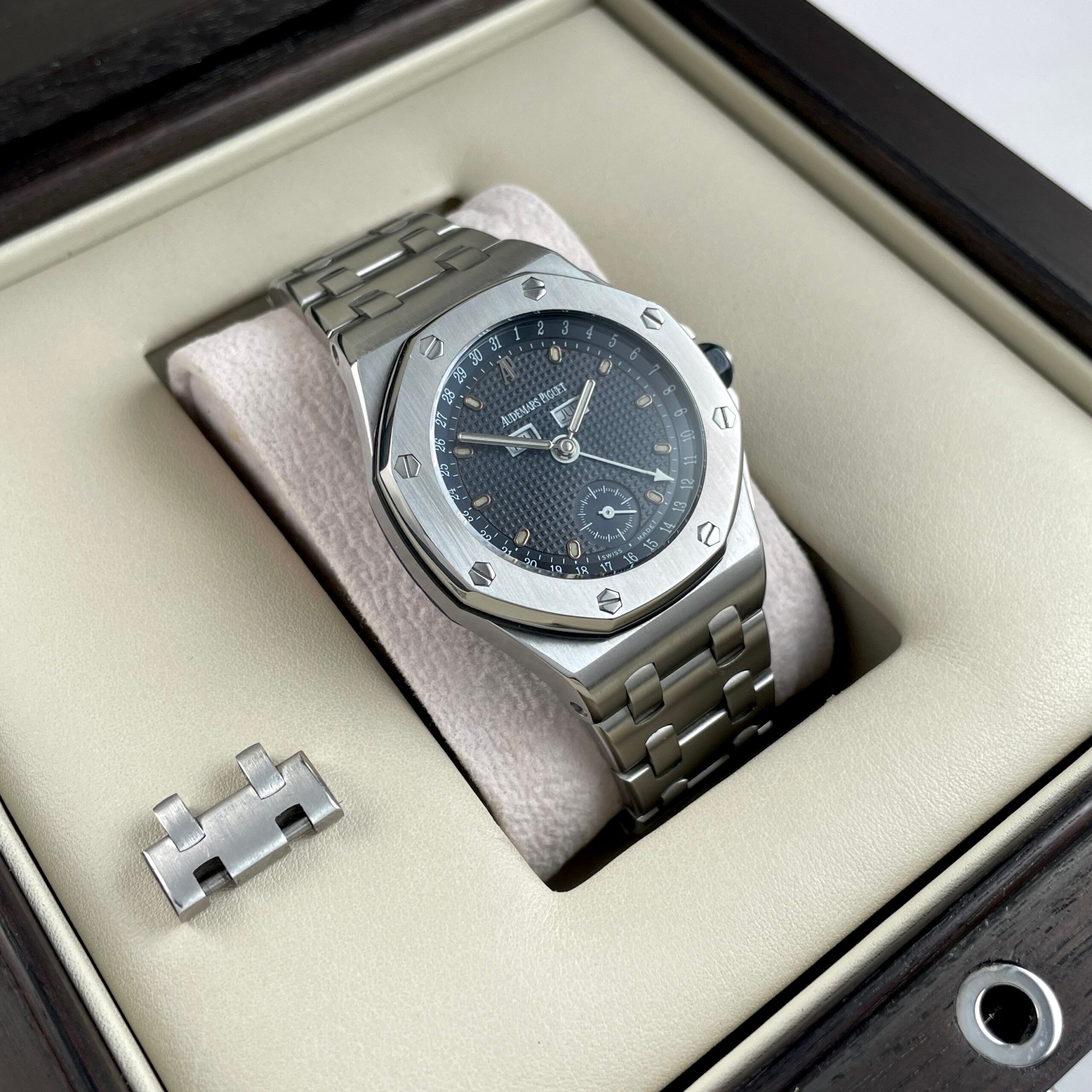 Audemars Piguet Royal Oak Offshore Triple Date, photo 7 of 16
