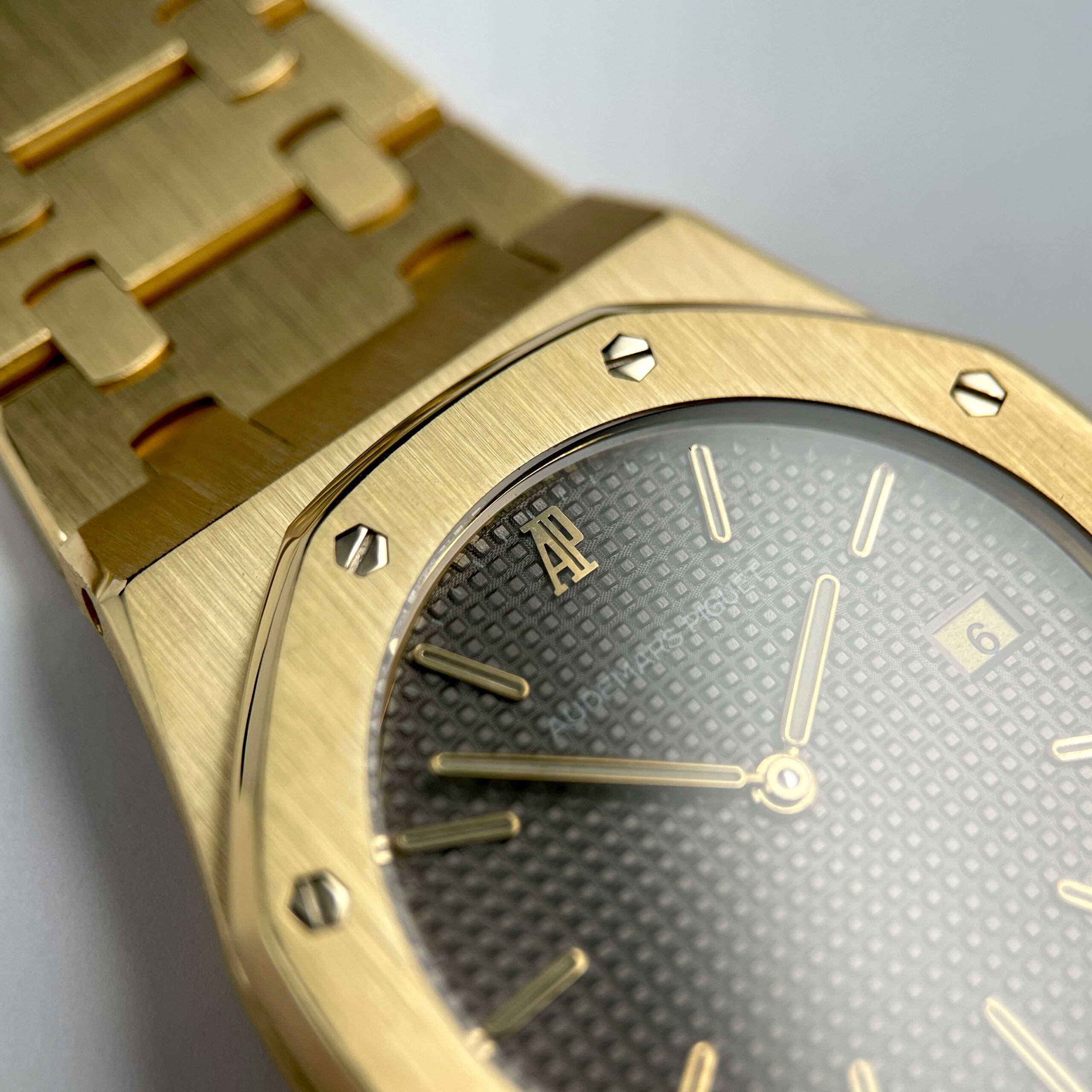 Audemars Piguet Royal Oak Yellow Gold Grey Tapisserie, photo 8 of 14
