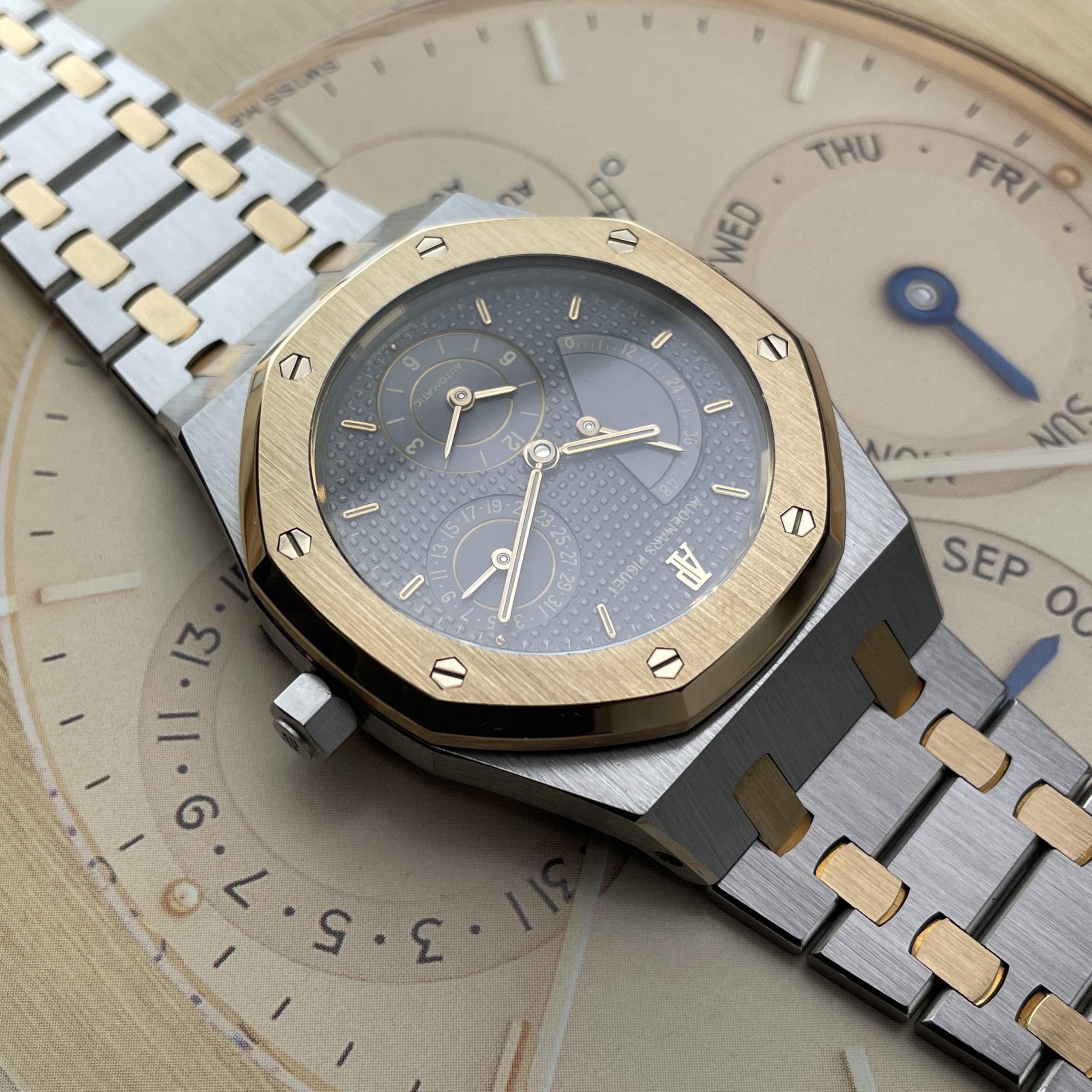 Audemars Piguet Royal Oak ‘Dual Time’ 25730SA, photo 8 of 18