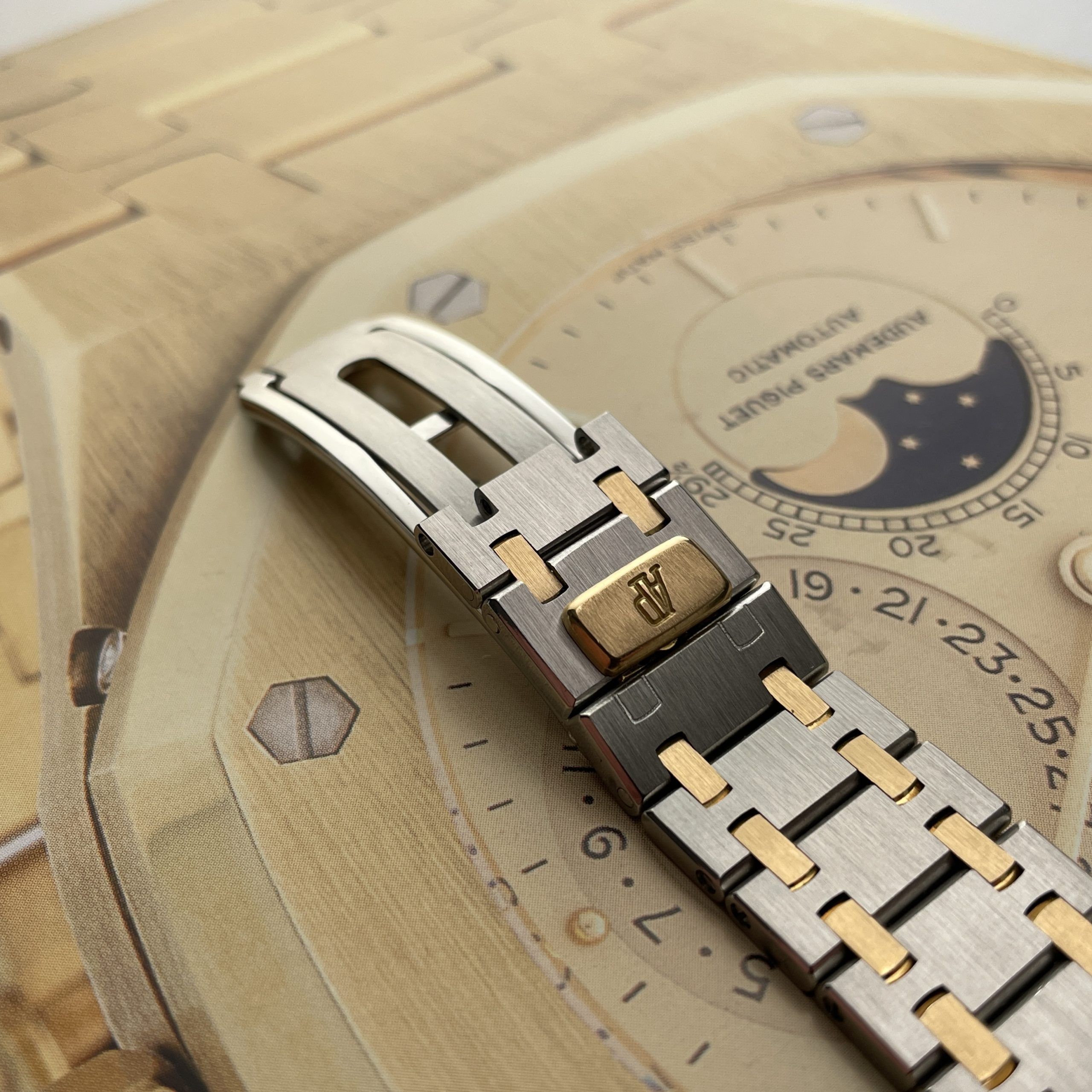 Audemars Piguet Royal Oak ‘Dual Time’ 25730SA, photo 16 of 18