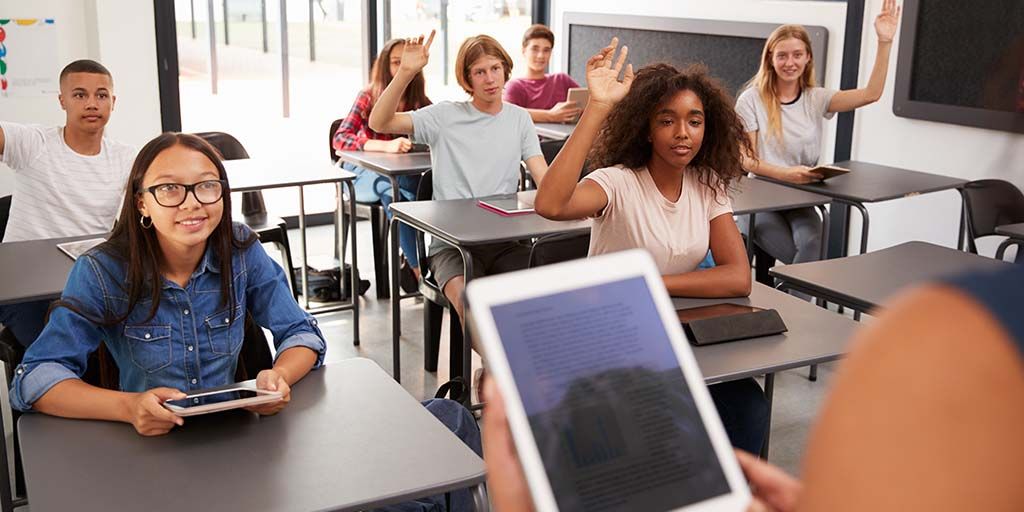 How to Use Digital Textbooks in the Classroom