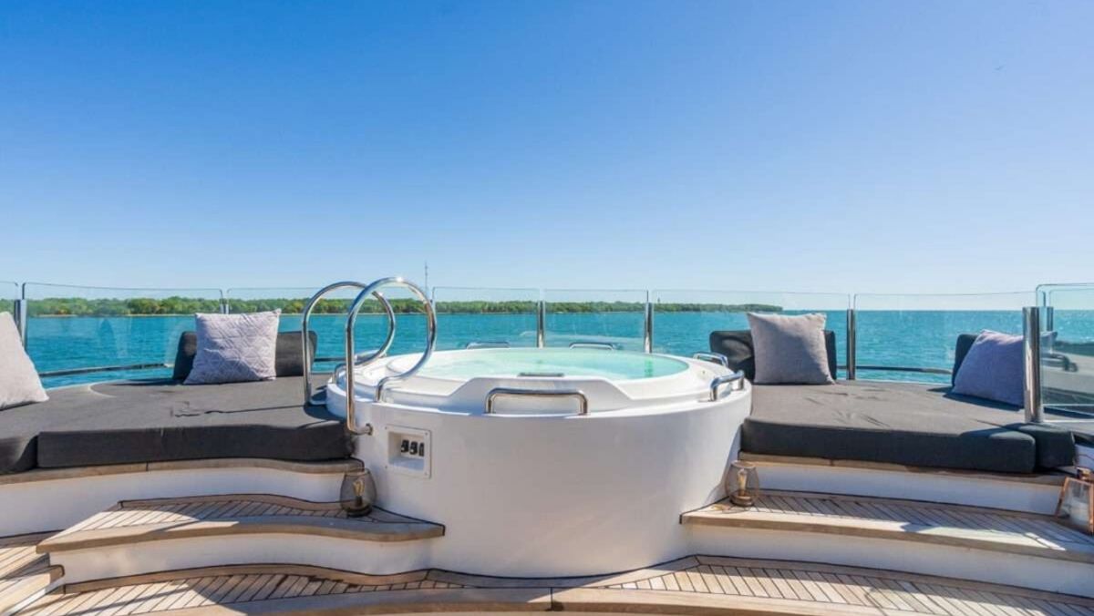 Top 5 Grenadines Yacht Charters with a Jacuzzi