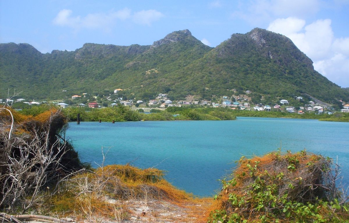Ashton Bay, Union Island - Photo by Diane Holmes (wikipedia)