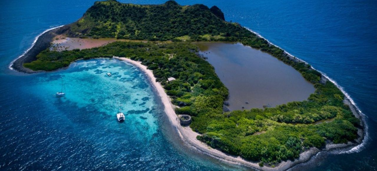 Saline Island (photo from www.tropicalislands.net)