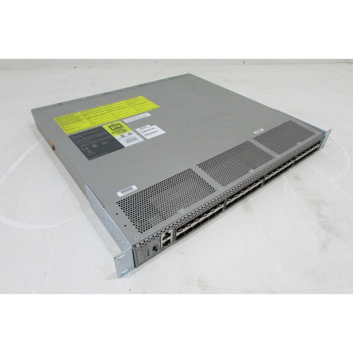 Cisco DS-C9148S-24PK9 24-Port 100Mbps RJ45 1U Specialty Switch, Silver (Scratch and Dent)