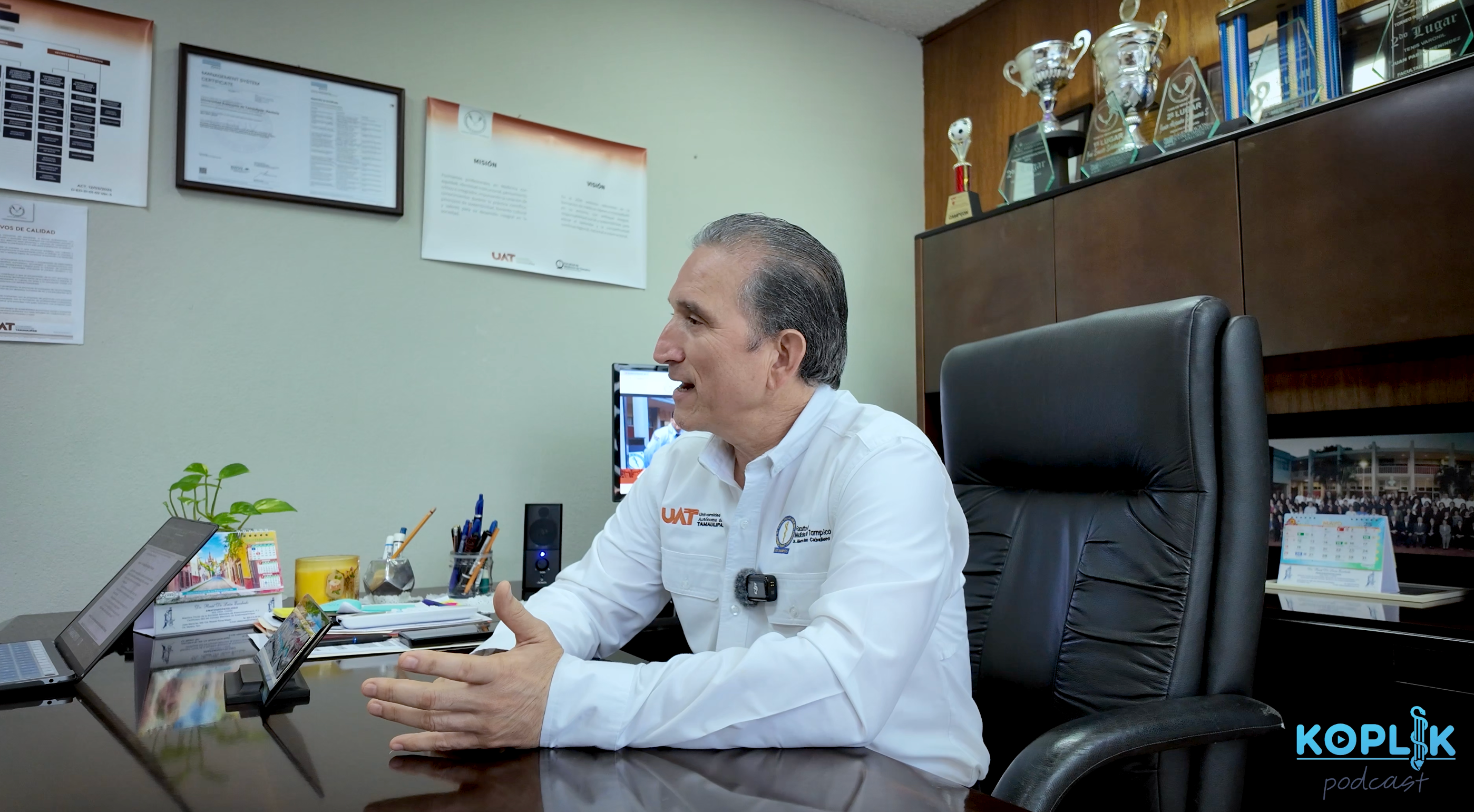 Dr. Raúl de Léon Escobedo (Director de la Facultad de Medicina UAT)