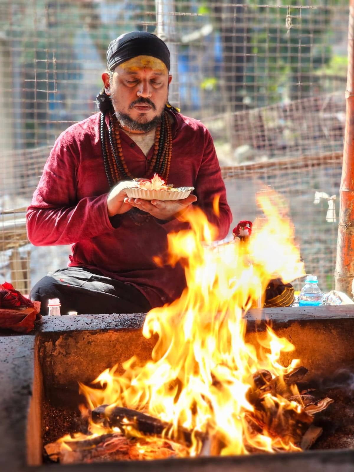 Shri Rajarshi Nandy performing homa