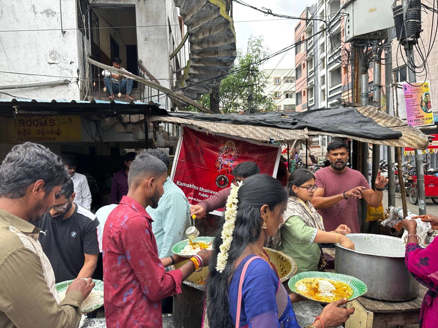 Annadāna seva by KBUF (3)