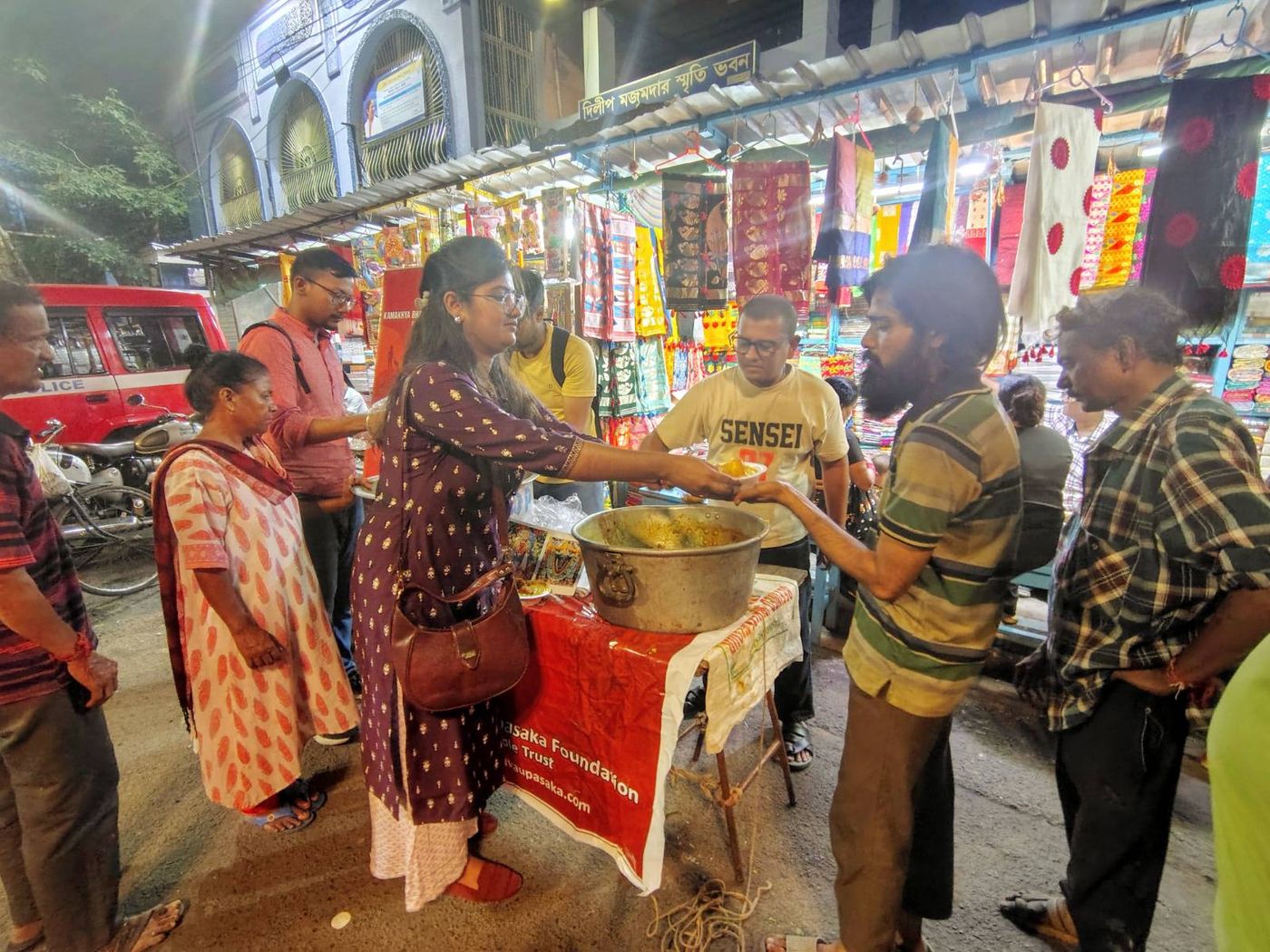 Annadāna seva by KBUF (4)