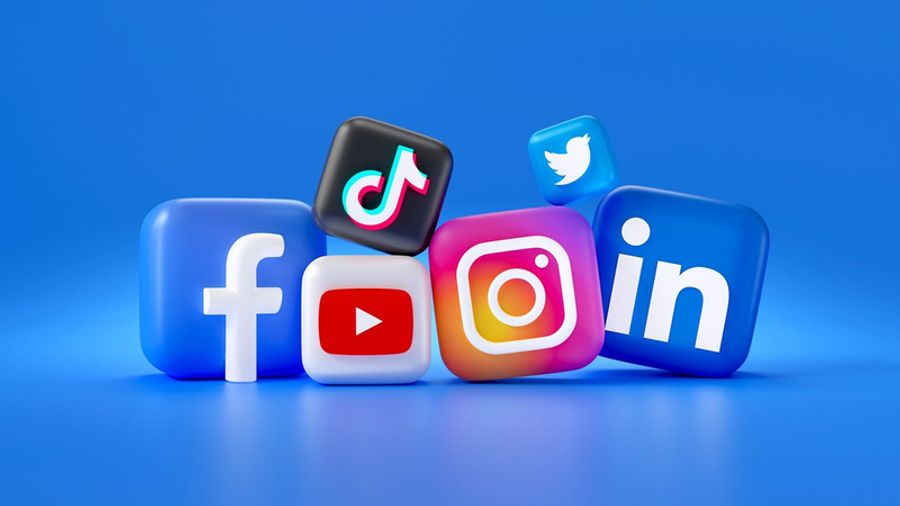 3D icons for Facebook, YouTube, TikTok, Instagram, LinkedIn, and Twitter.