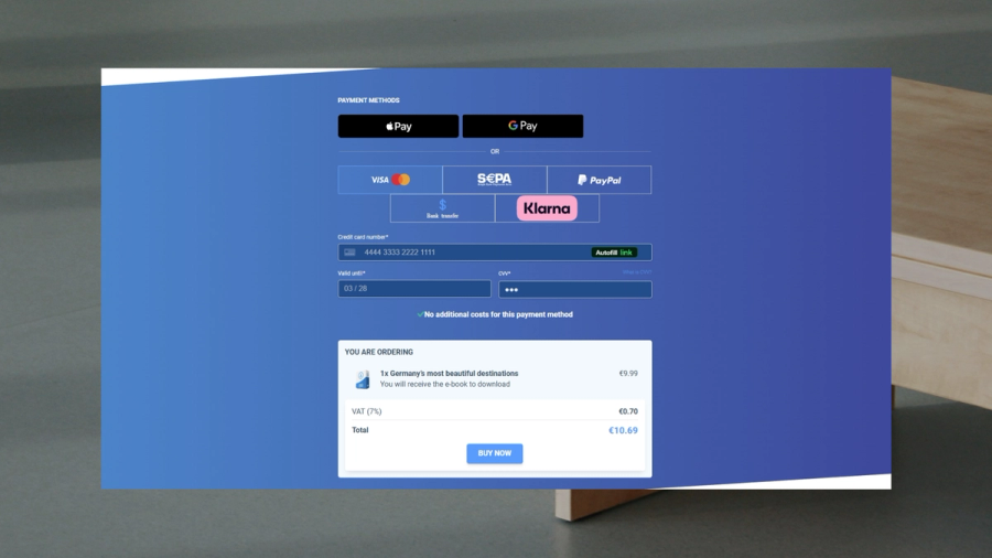 A digital payment checkout screen with options for Apple Pay, Google Pay, Visa, and Klarna, showing credit card input fields and an order summary of €10.59.