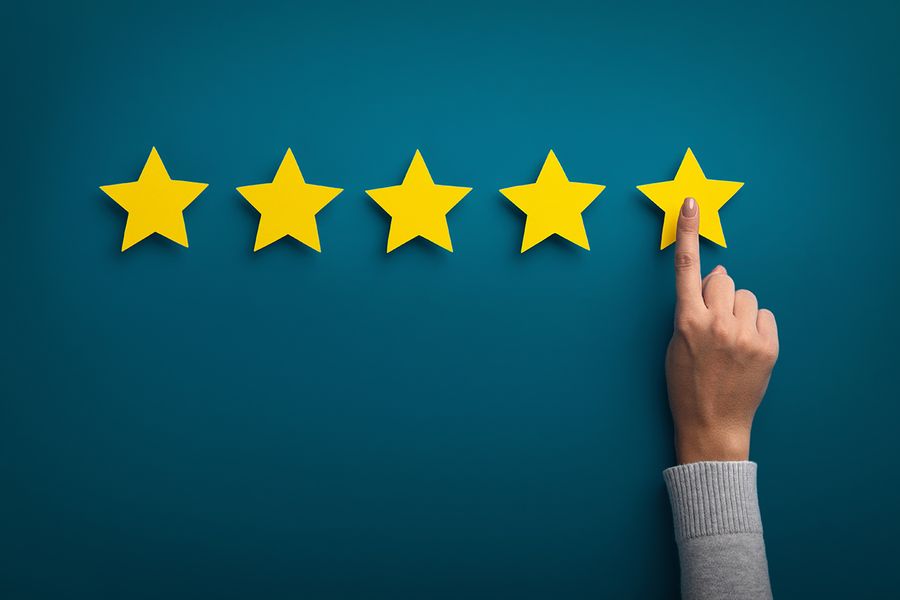 Hand pointing to a 5-star rating.