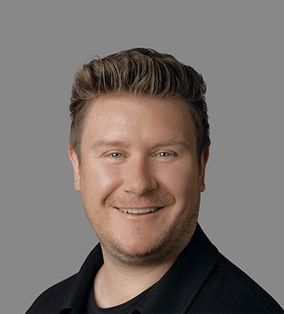 Headshot of a smiling man.