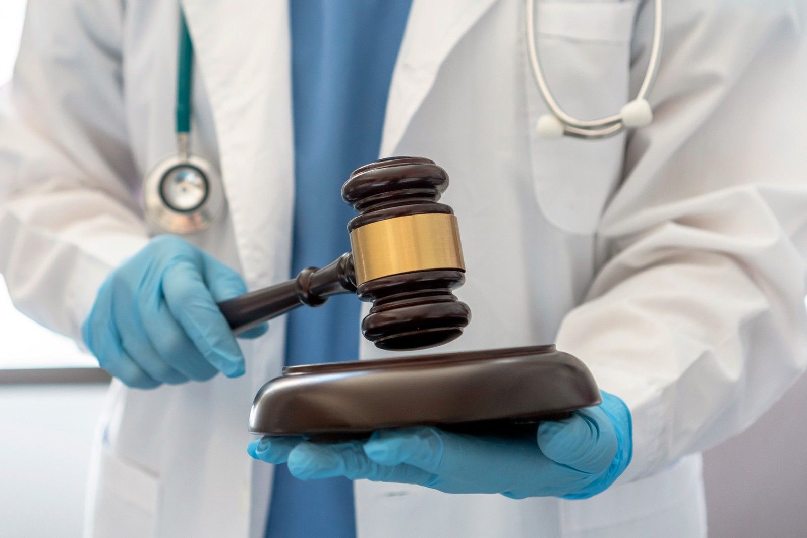 ¿Cómo actúa un perito médico en un accidente laboral?