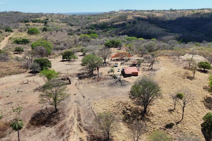 FAZENDA À VENDA EM POSSE – GO | ÀS MARGENS DA GO-446