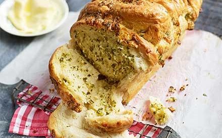 This Garlic Bread Recipe Skips the Frozen Bag Entirely