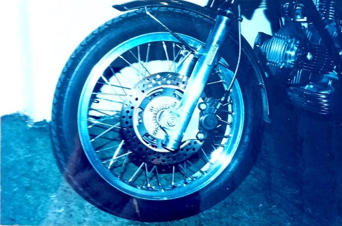 750 GT fikk skivebrems foran, og var dermed mer moderne enn sin konkurrenter