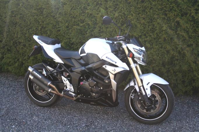 Suzuki GSR750A