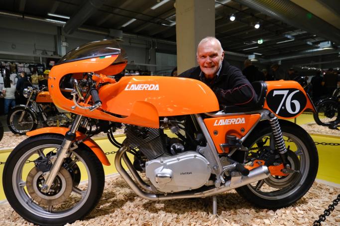 Håndbygd i 33 eksemplar