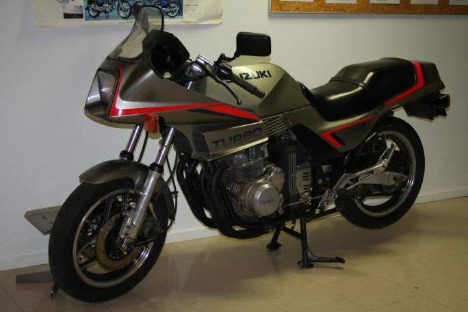 Suzuki XN85 Turbo.