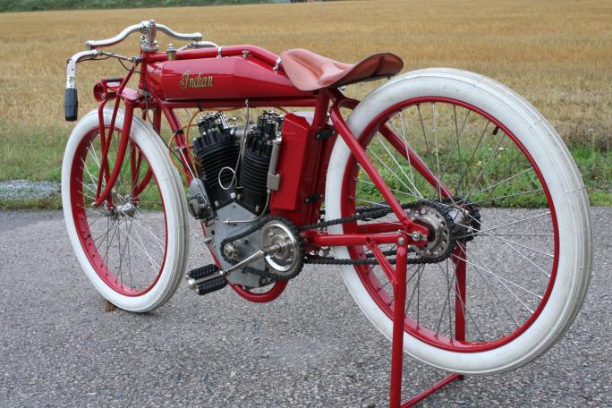 Indian vant stort med sin 8-valve racer i årene fra 1910 og fremover