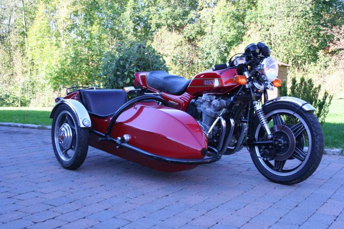 Honda CB900F 1980-modell m.norskprodusert sidevogn og svingarmsgaffel.