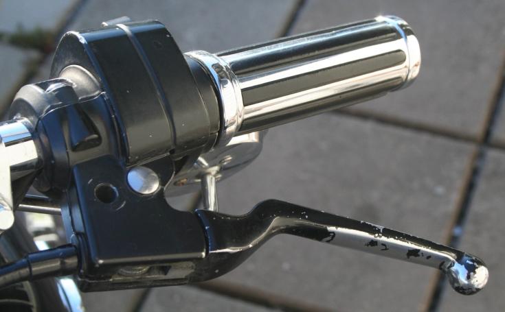 Lettere clutch på Harley Big Twin.