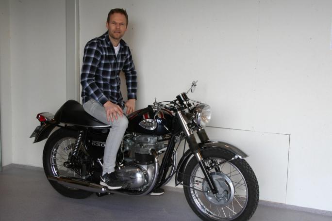 Gard Ivar Ansok med sin strøkne BSA 650 Thunderbolt