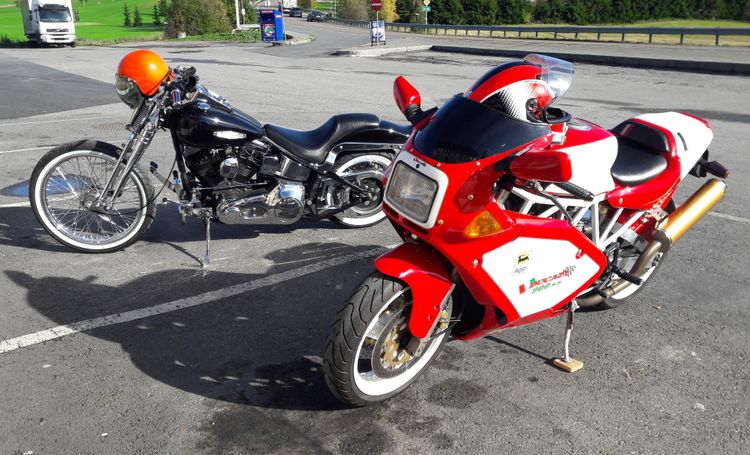 "Battle of the twins og en bensinstasjon"